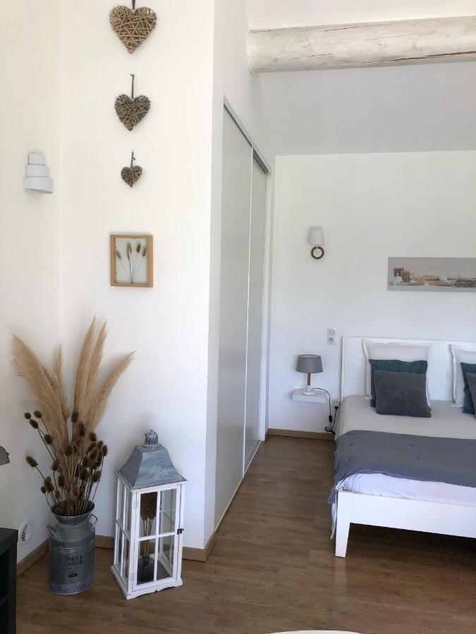Gites Dans Mas En Pierres Robion en Luberon Exteriör bild